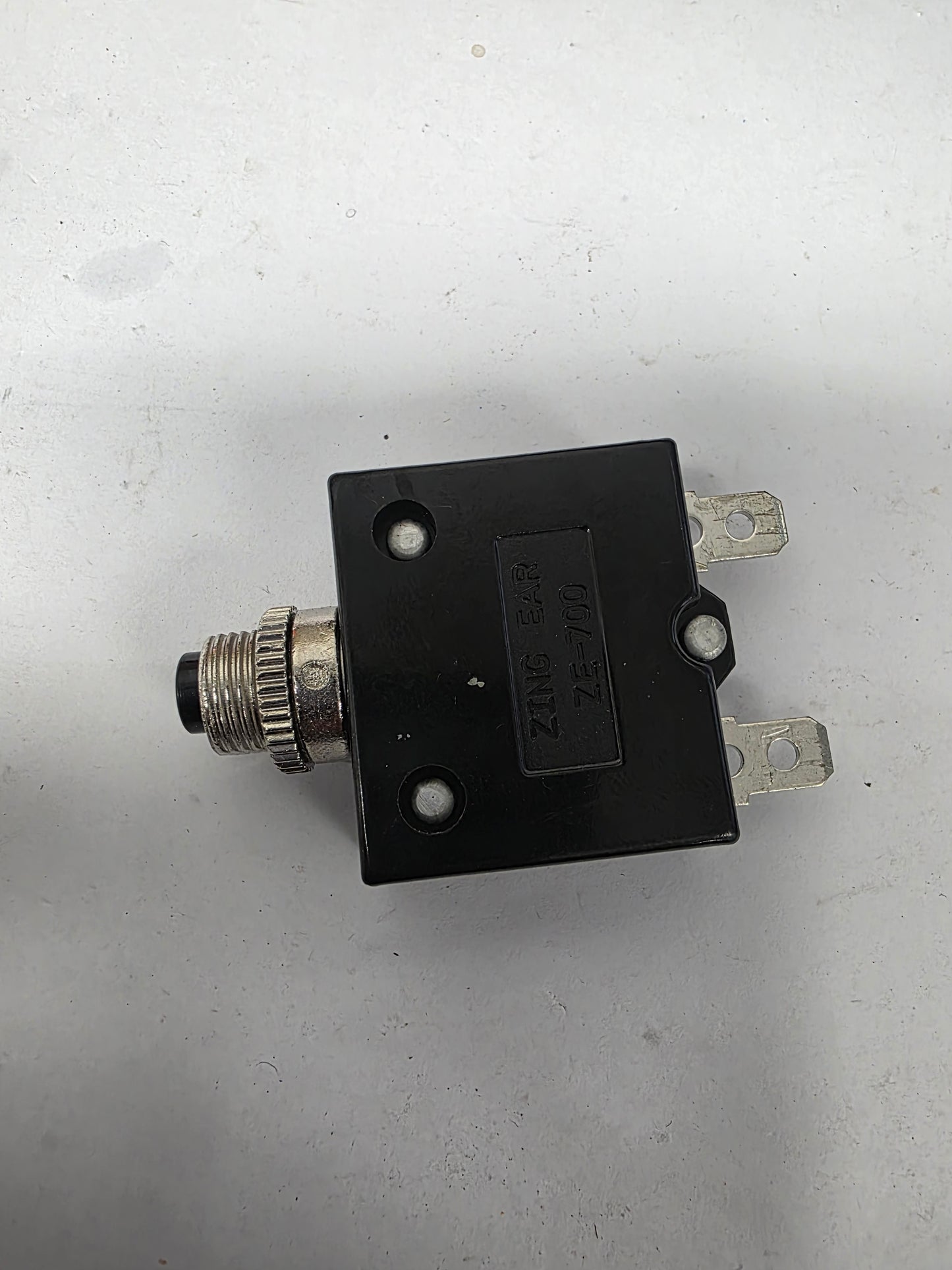 ZE700-20 Circuit Breaker Switch 20A