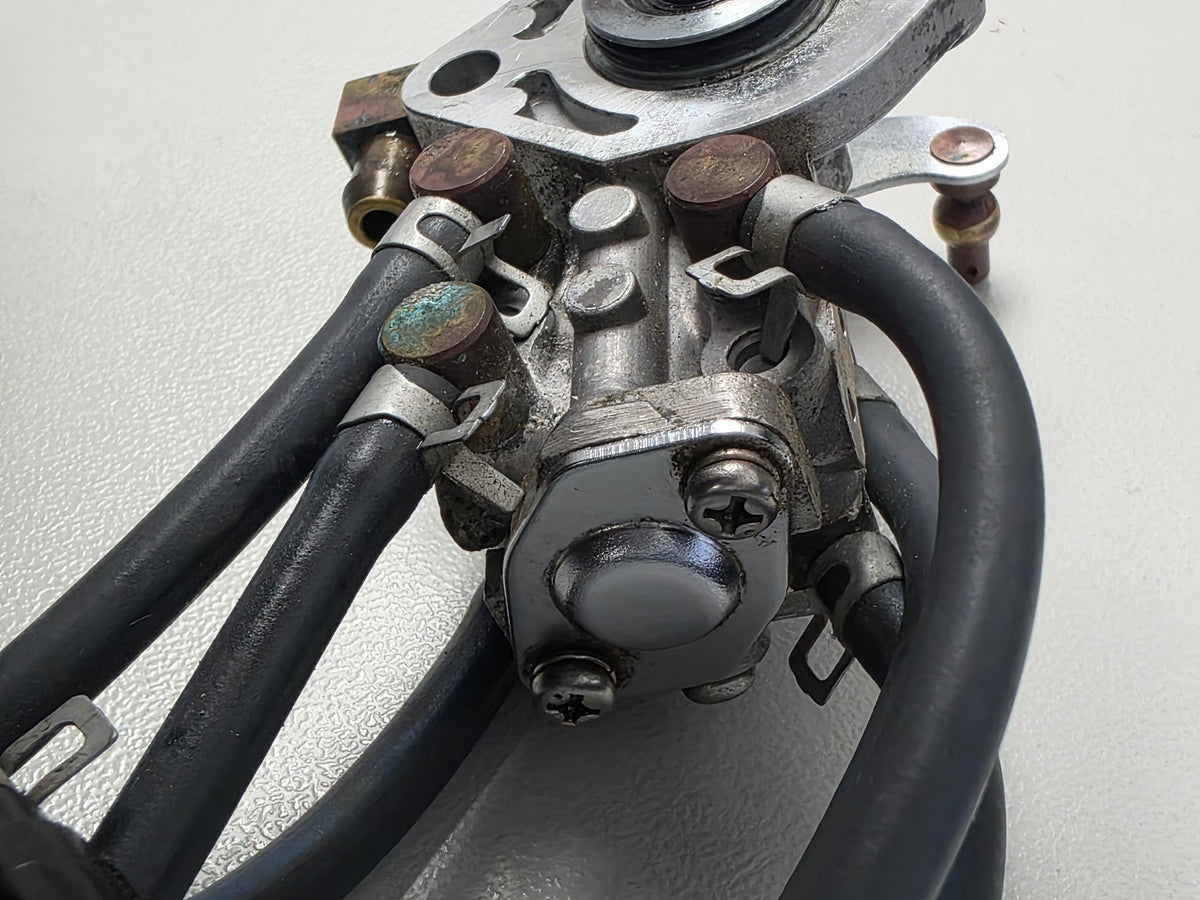 68F-13200-02-00 68F-13200-00-00 Yamaha Z200 Oil Injection Pump Assy | Genuine Used Part - photo 5 of 5