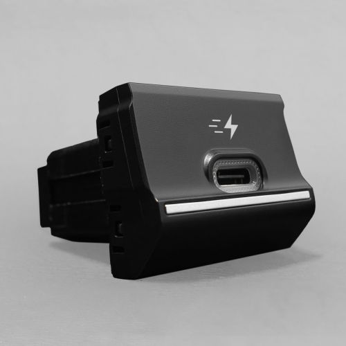 USBC-AMA-MID USBC (For Volkswagen Amarok Mid Dash 2016-current) | Genuine STEDI Product