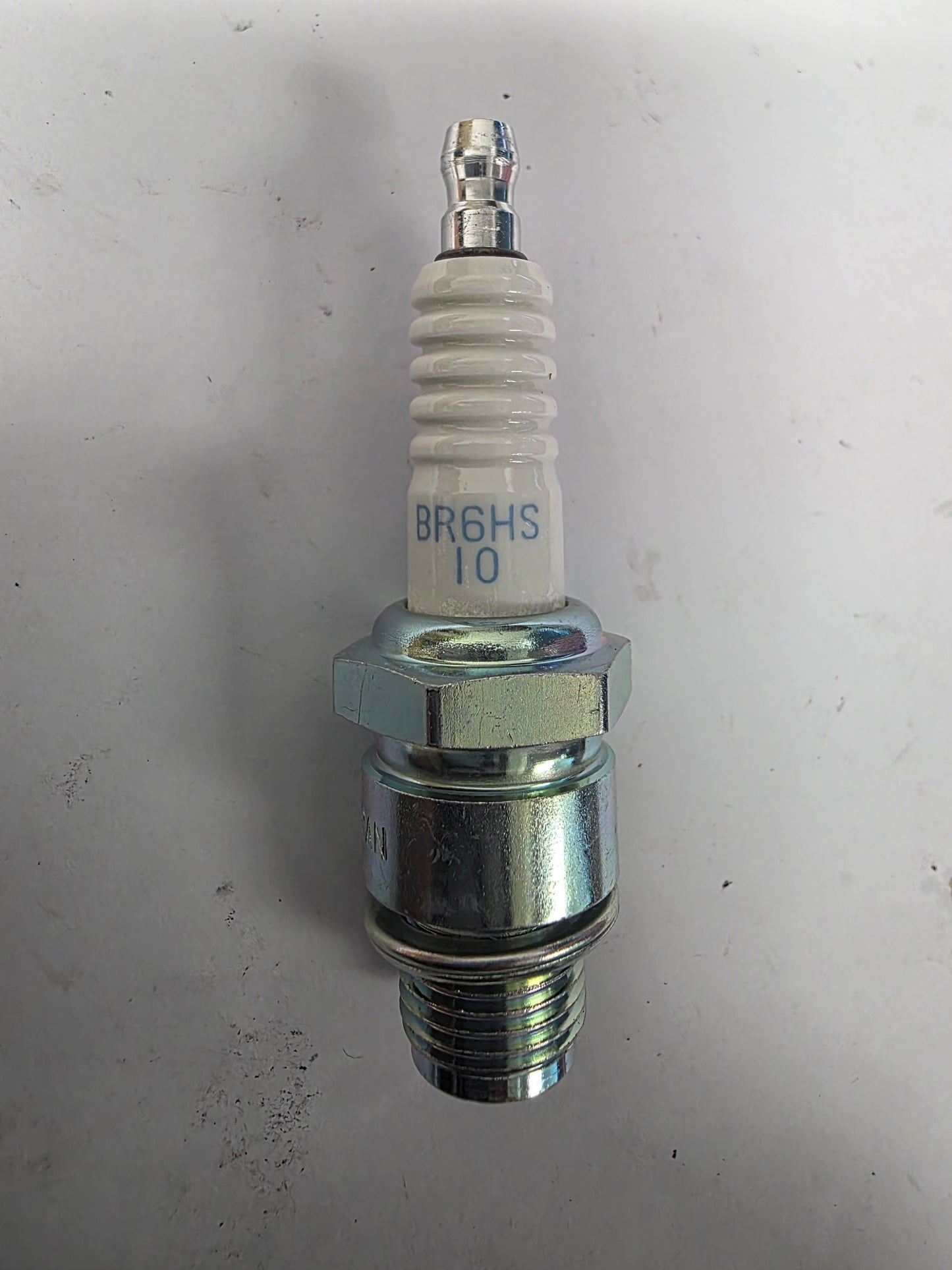 BR6HS-10 NGK Standard Resistor Spark Plug