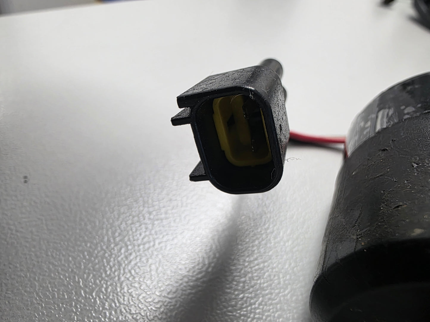 68F-82310-01-00 68F-82310-00-00 Yamaha Z200 Ignition Coil Assy | Genuine Used Part - photo 4 of 4