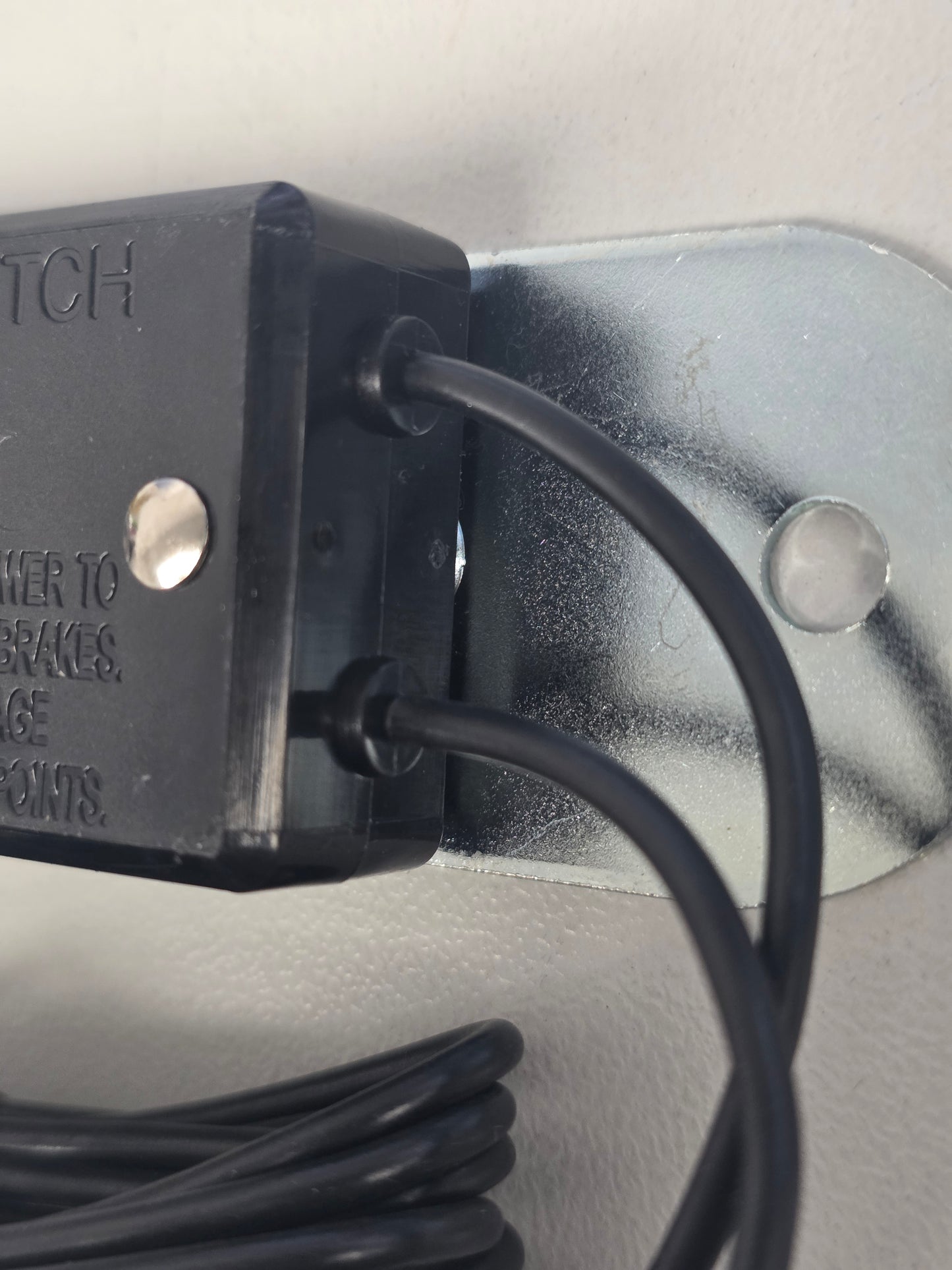 4320010 EBS24B Electric Breakaway Switch