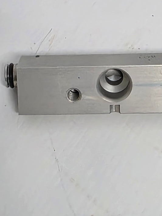 16611-ZY3-A00 Honda Fuel Rail (R) | Genuine Used Part