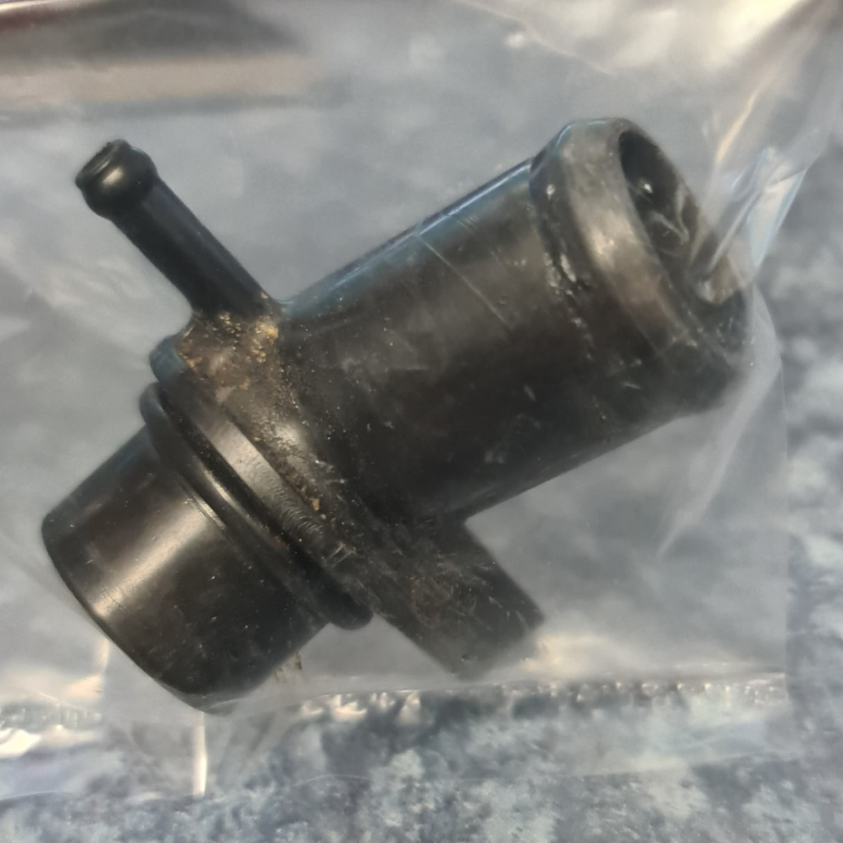 51115-90J00 Suzuki 5033841 Johnson Water Return Union | Genuine Used Part