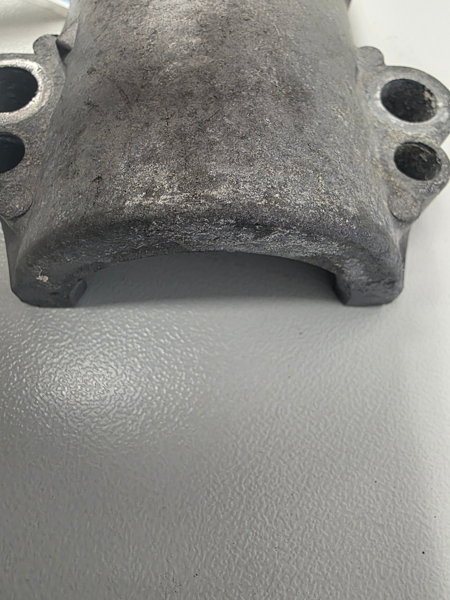 6E5-44552-01-94 6E5-44552-00-94 Yamaha 115CETO Lower Mount Housing (Rubber) | Genuine Used Part