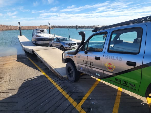 A quick slip for this Bayliner to change gear oil and complete a diagnostic report!