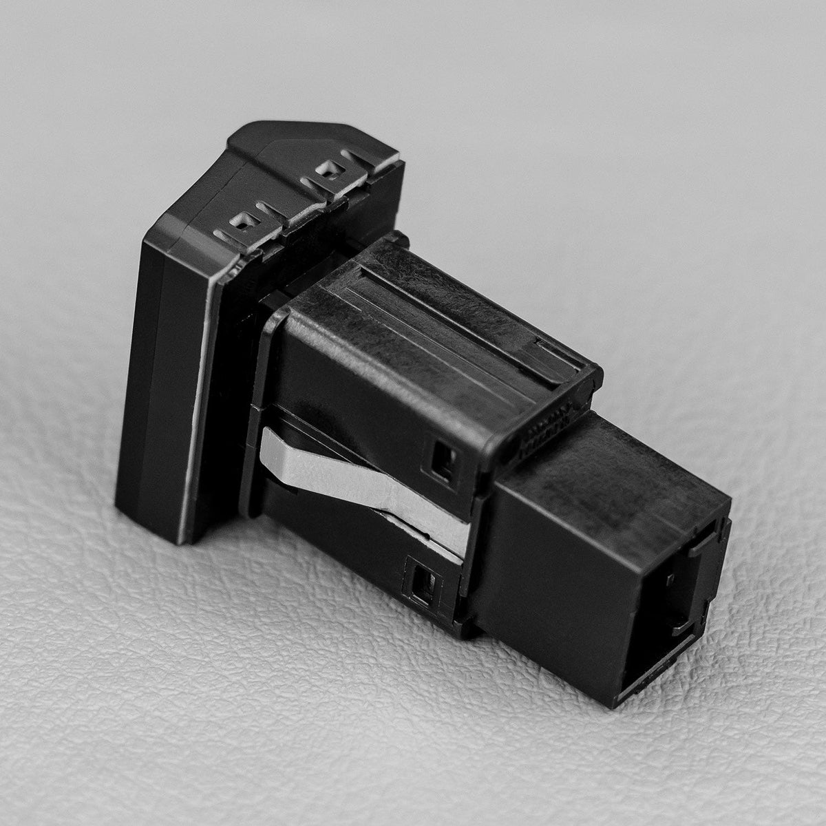 PSHSWCH-AMA-MID-BAR Volkswagen Amarok Push Switch (To Suit Mid-Dash 2016-Current) | Light Bar | Genuine STEDI Product, image 4
