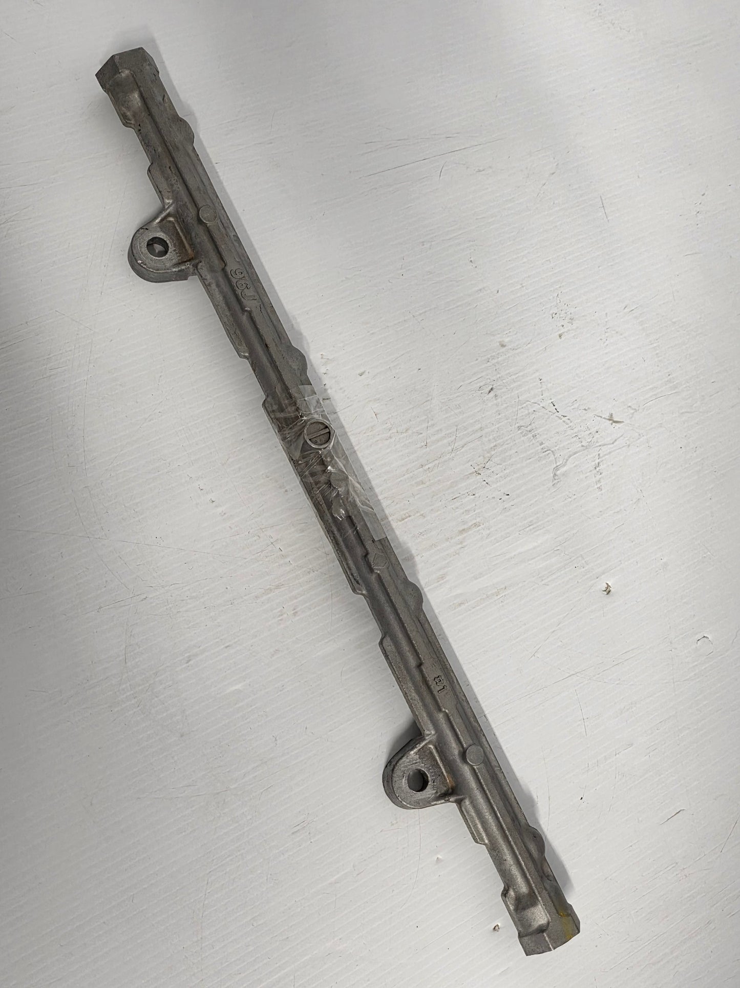 15751-96J00 15710-96J00 Suzuki Fuel Rail | Genuine Used Part