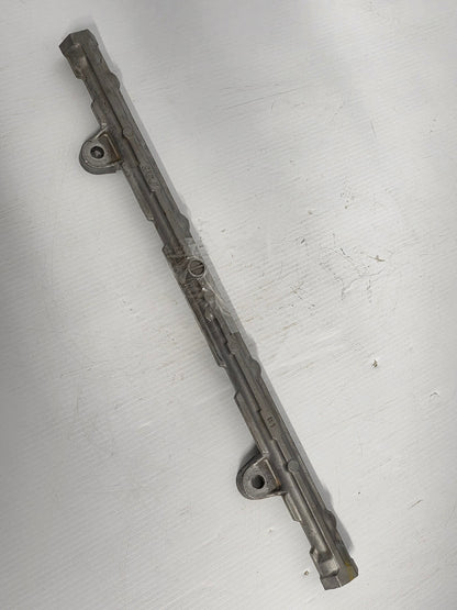 15751-96J00 15710-96J00 Suzuki Fuel Rail | Genuine Used Part