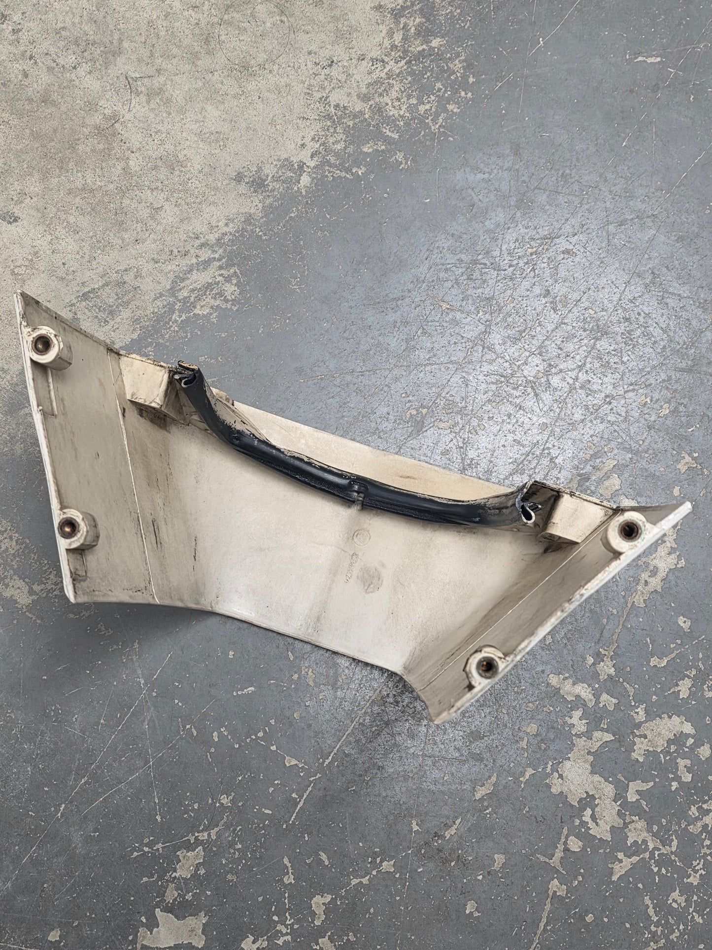 0390131 Johnson 90HP Mid Section Cowling | Genuine Used Part