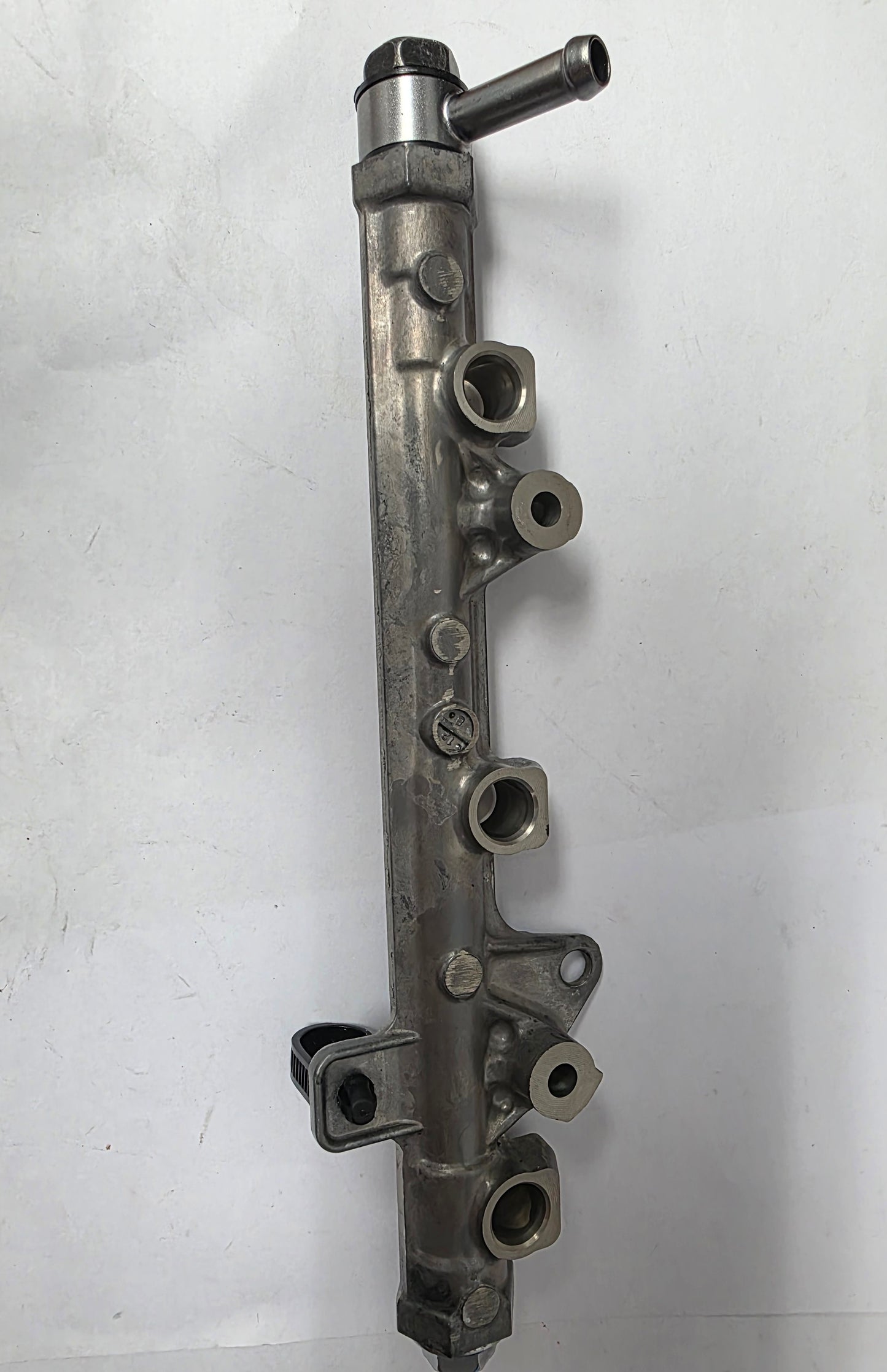 15751-88L00 Suzuki Delivery Pipe | Genuine Used Part
