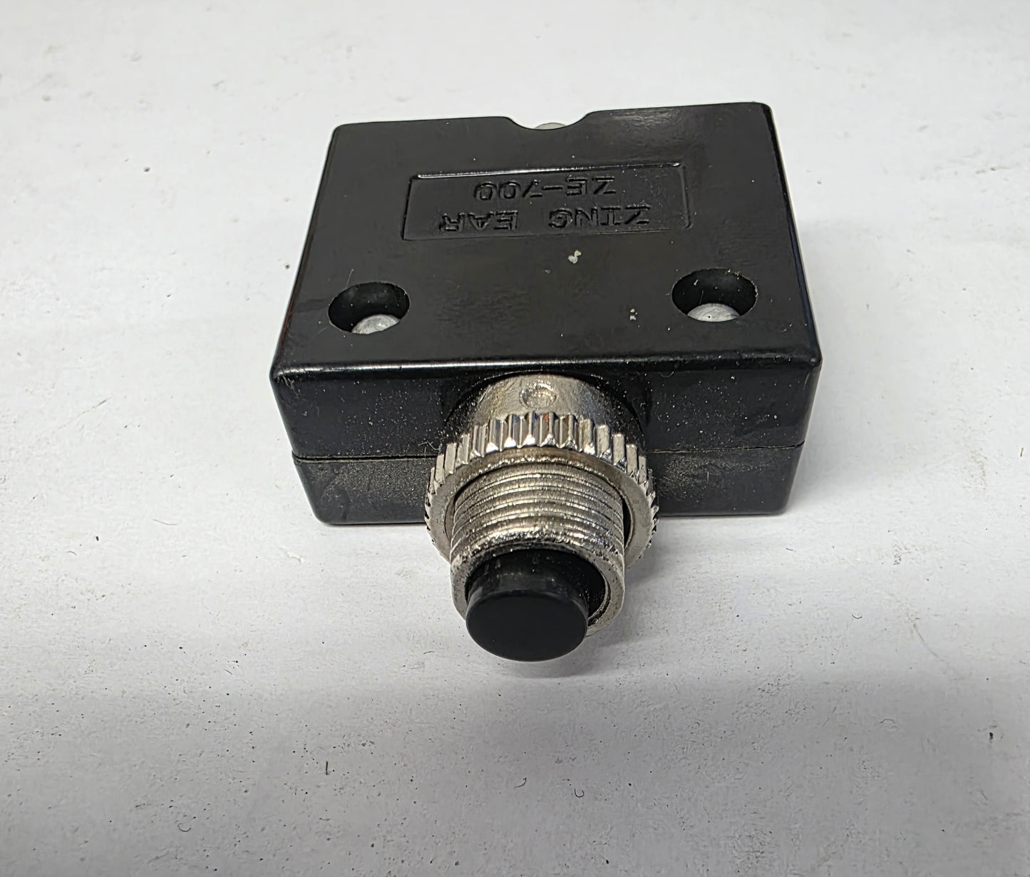 ZE700-20 Circuit Breaker Switch 20A | Marine Electrical Part
