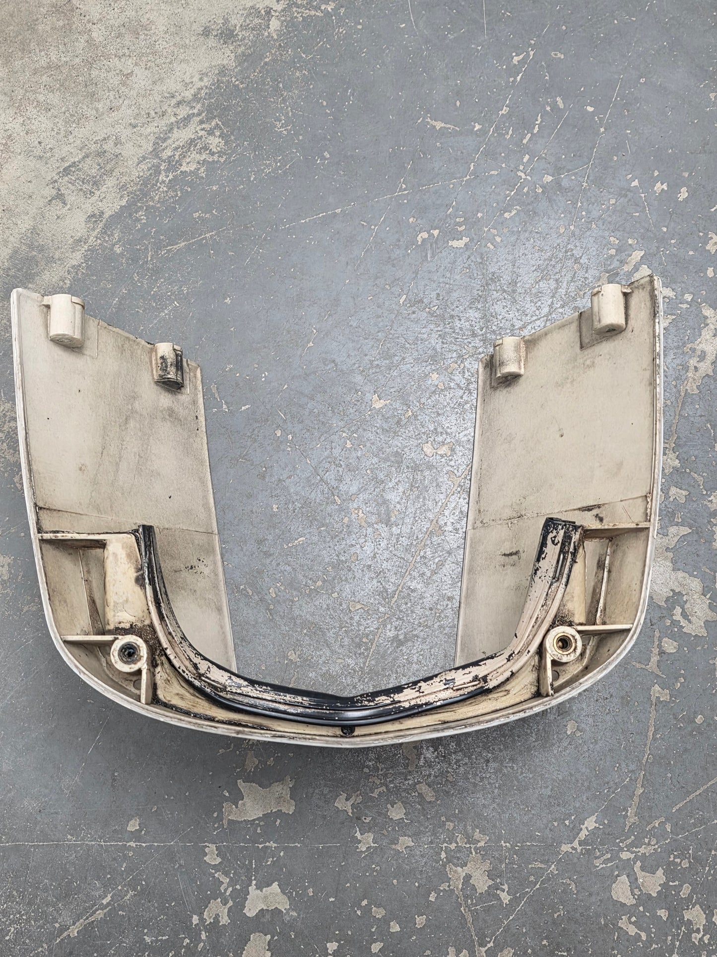 0390131 Johnson 90HP Mid Section Cowling | Genuine Used Part