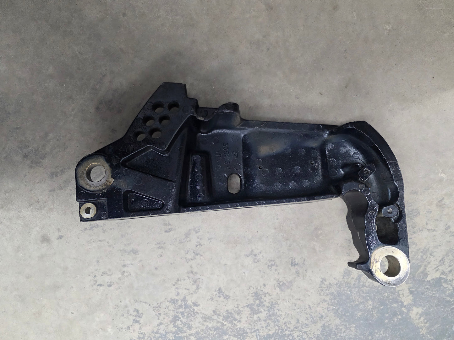 0351921 0335416 Evinrude Stern Bracket (Port) | Genuine Used Part