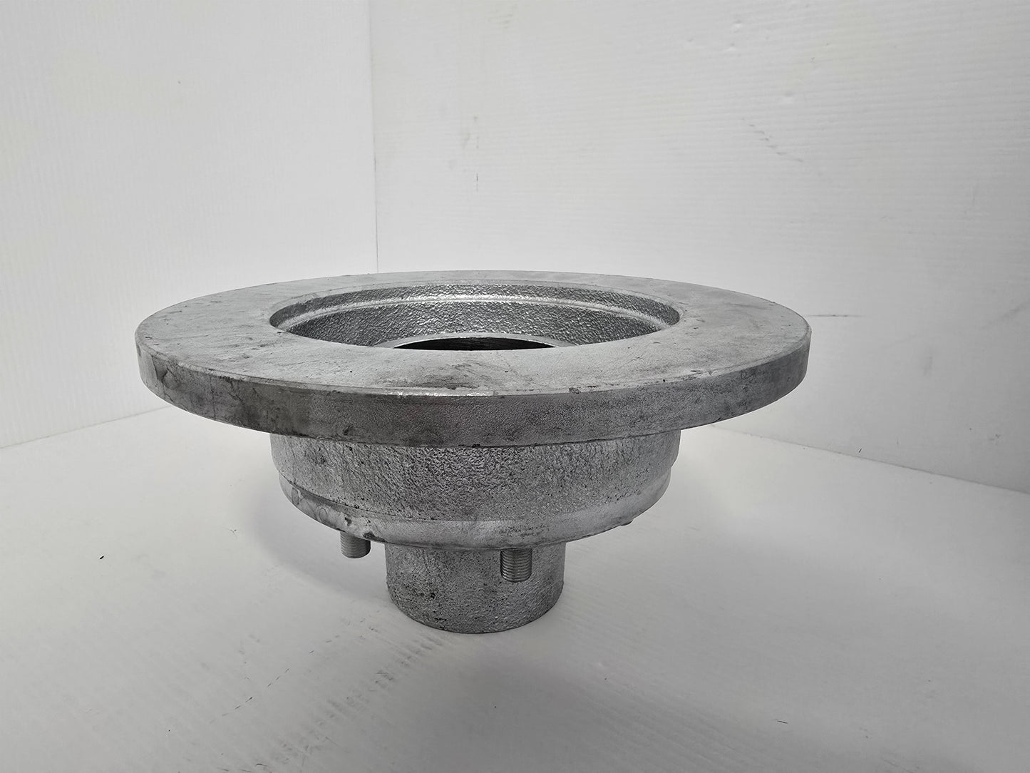 1909 Dunbier Disc Hub 16mm x 6 Stud, Inc bearings & seal.L/Cruiser Mackay A1318G