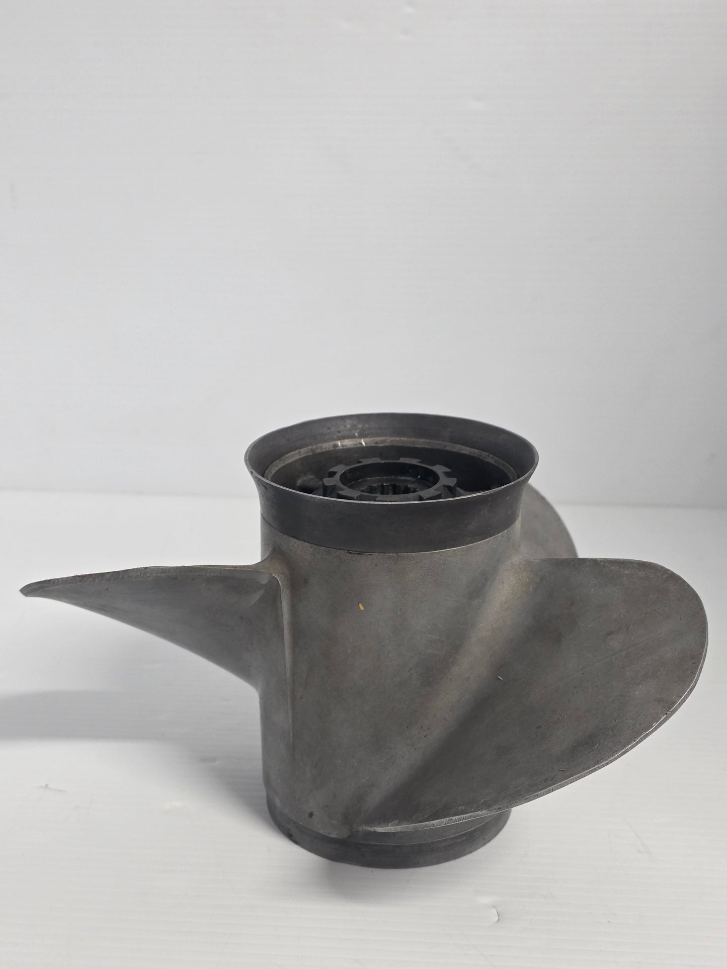 48-77344 48-77344A45 Mercury Black Max 13 1/4 x 17 Aluminium Propeller – RH 15 Spline | Genuine Used Part