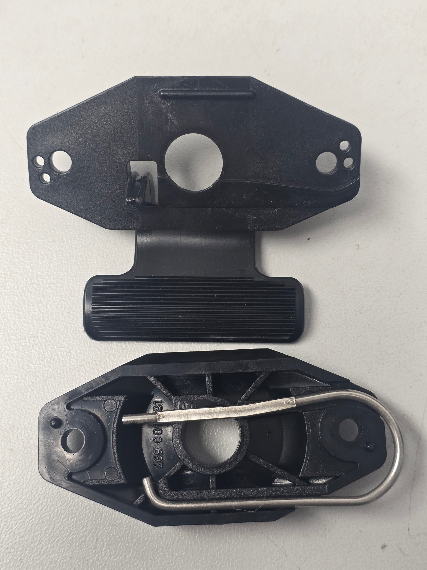 269700109 Latch