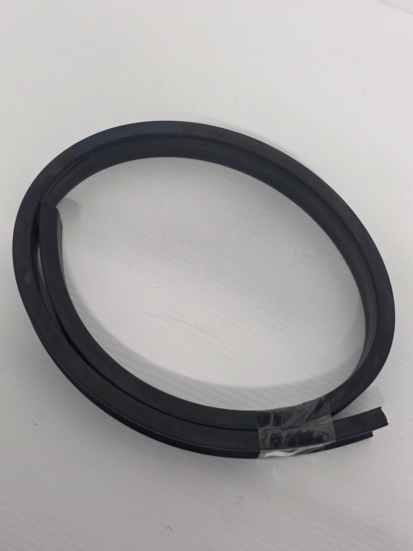 R2005 Mackay 3060 Dunbier SUPA-ROLLA Rubber Strip Black 1m | Marine Trailer Part
