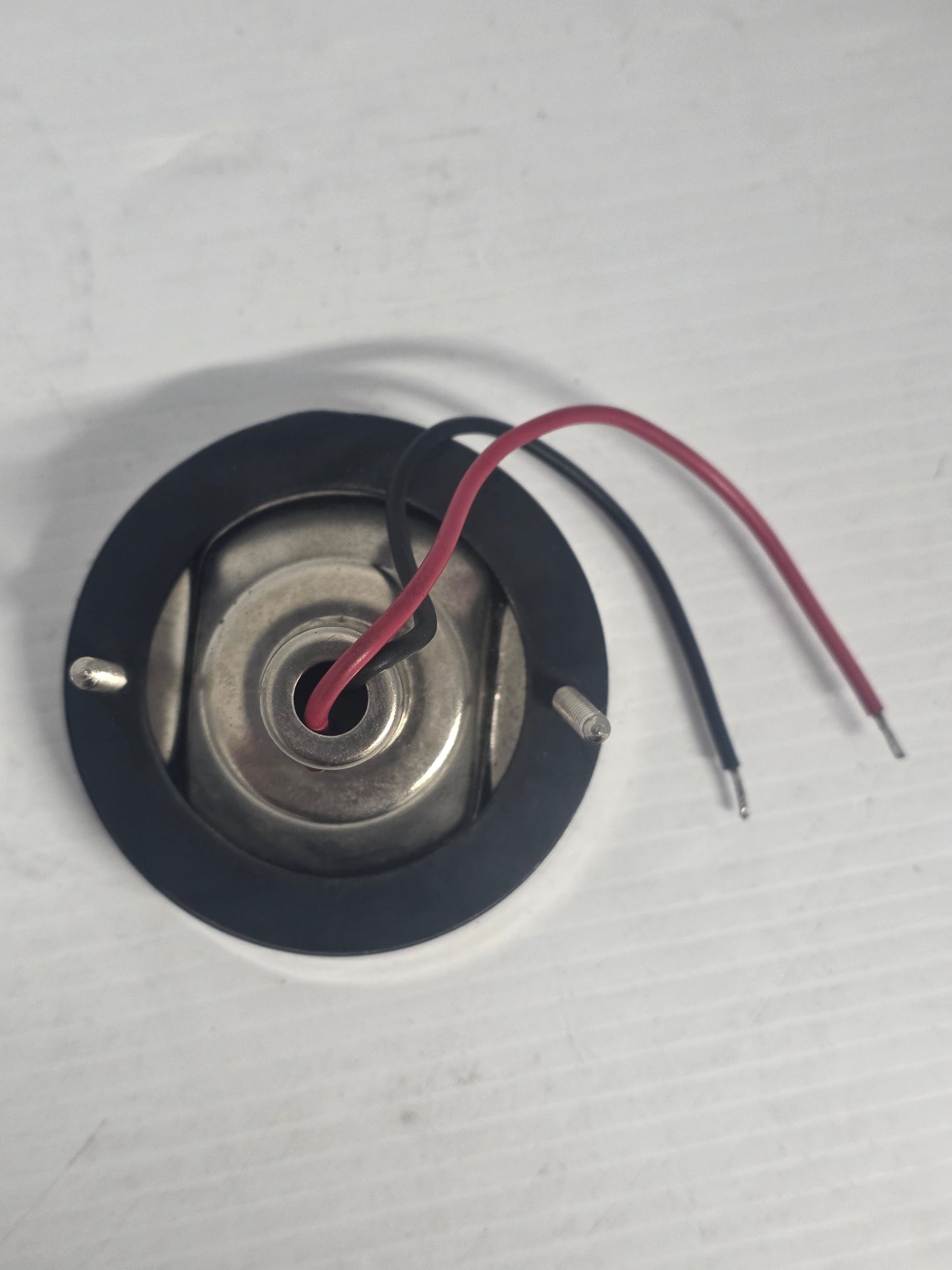 6356D7 Attwood Vertical, Flush Mount Transom Light - Round 43895 | Marine Electrical Part