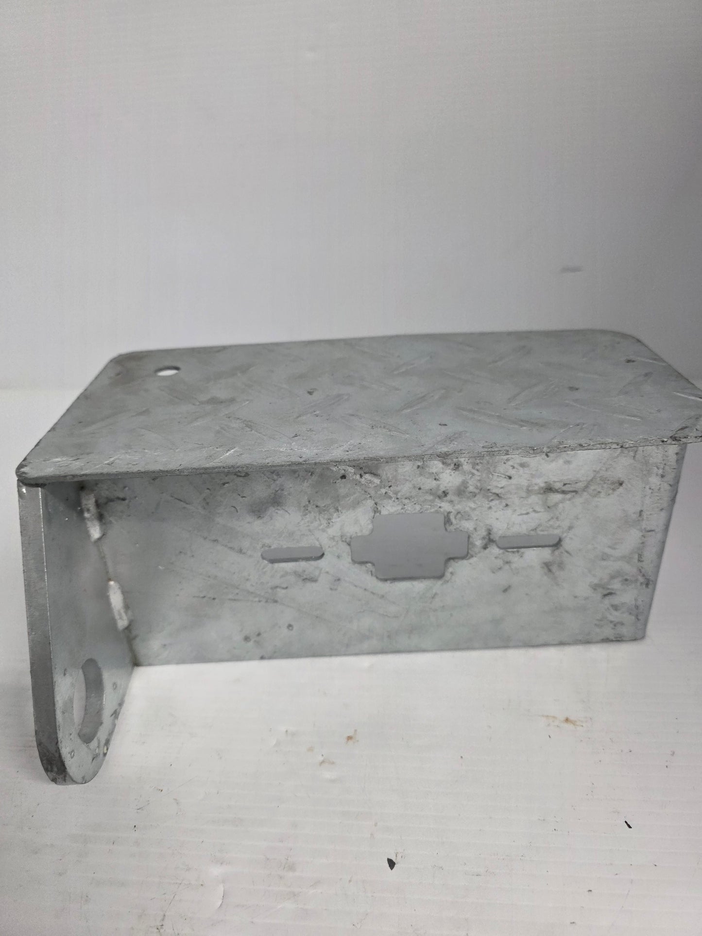 2490G-B Lamp and Tie Down Bracket Galvanised, Bolt-on (Suits Right Hand)