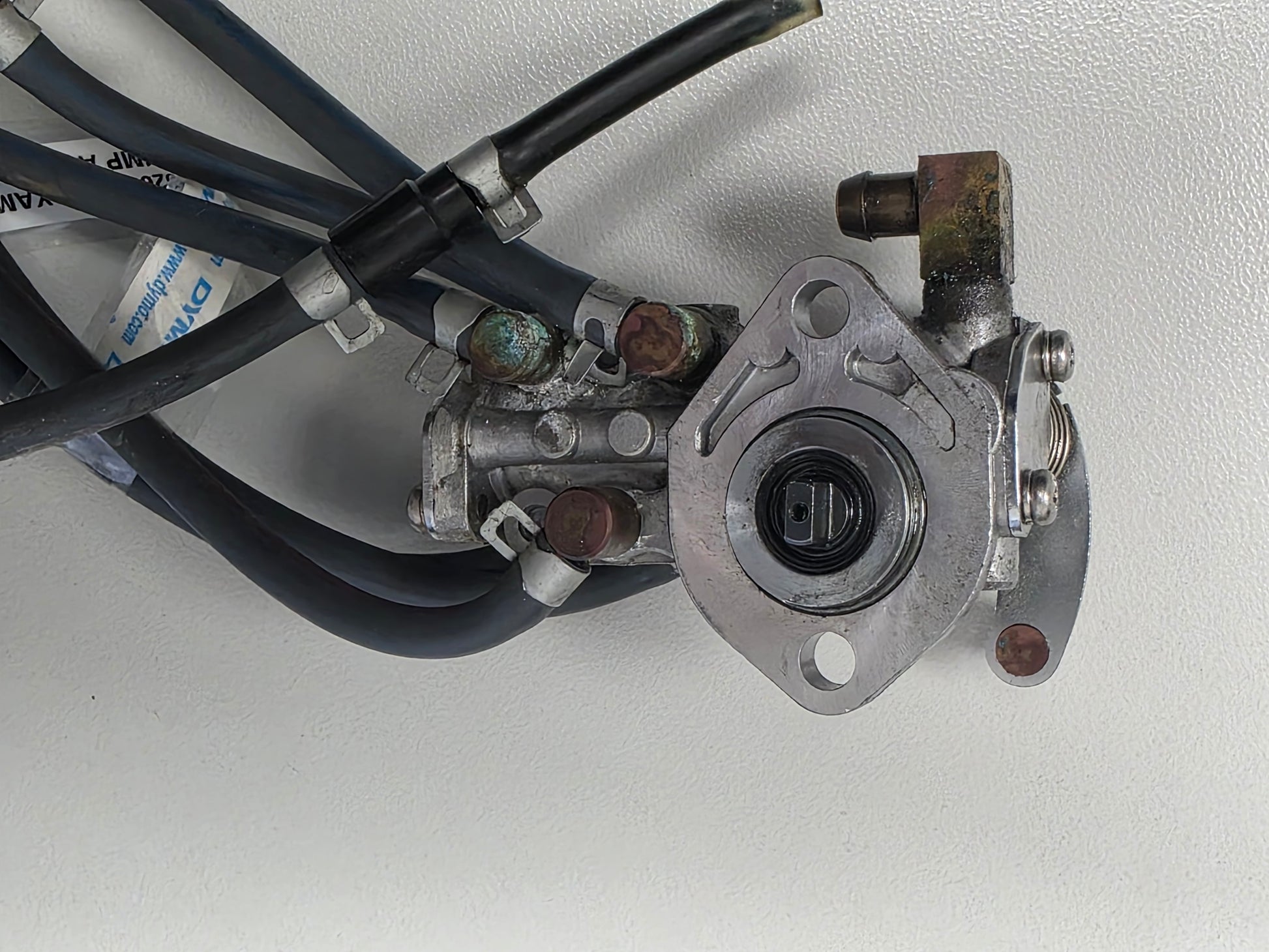 68F-13200-02-00 68F-13200-00-00 Yamaha Z200 Oil Injection Pump Assy | Genuine Used Part - photo 3 of 5