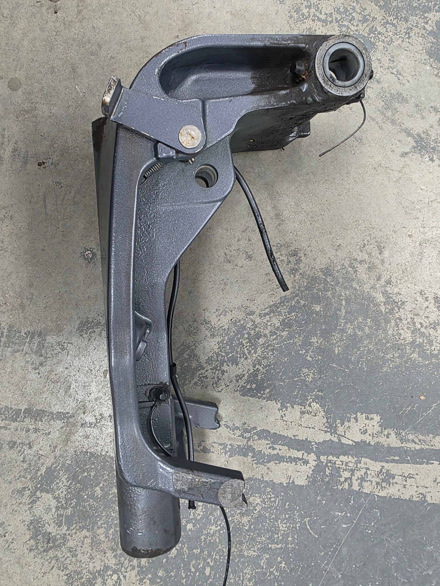 6G5-43322-00-EK Yamaha 115CETO Swivel Bracket | Genuine Used Part