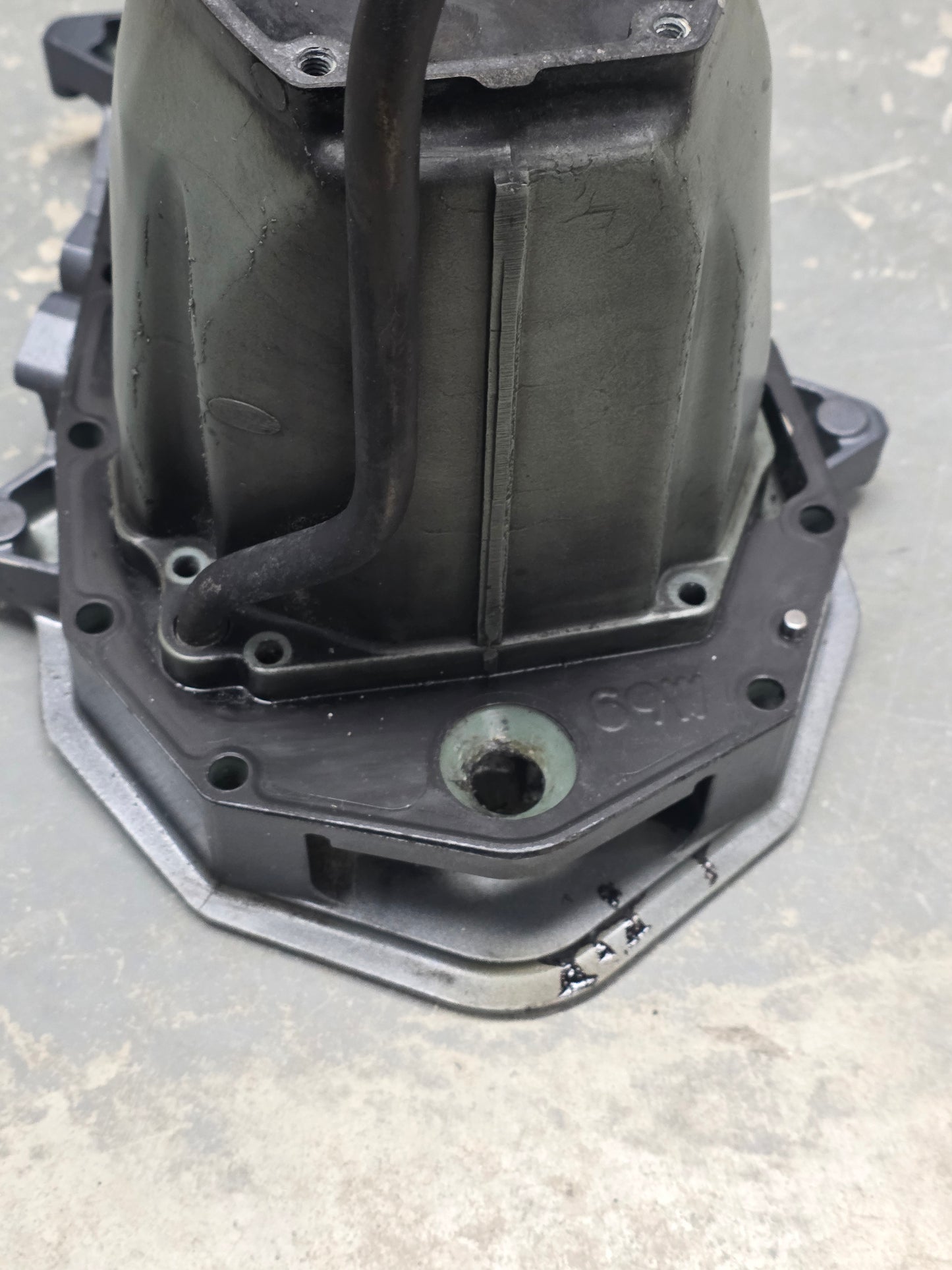 62Y-15311-03-CA 67C-41137-01-CA Yamaha 40T Oil Pan & Exhaust Guide | Genuine Used Part - photo 6 of 6