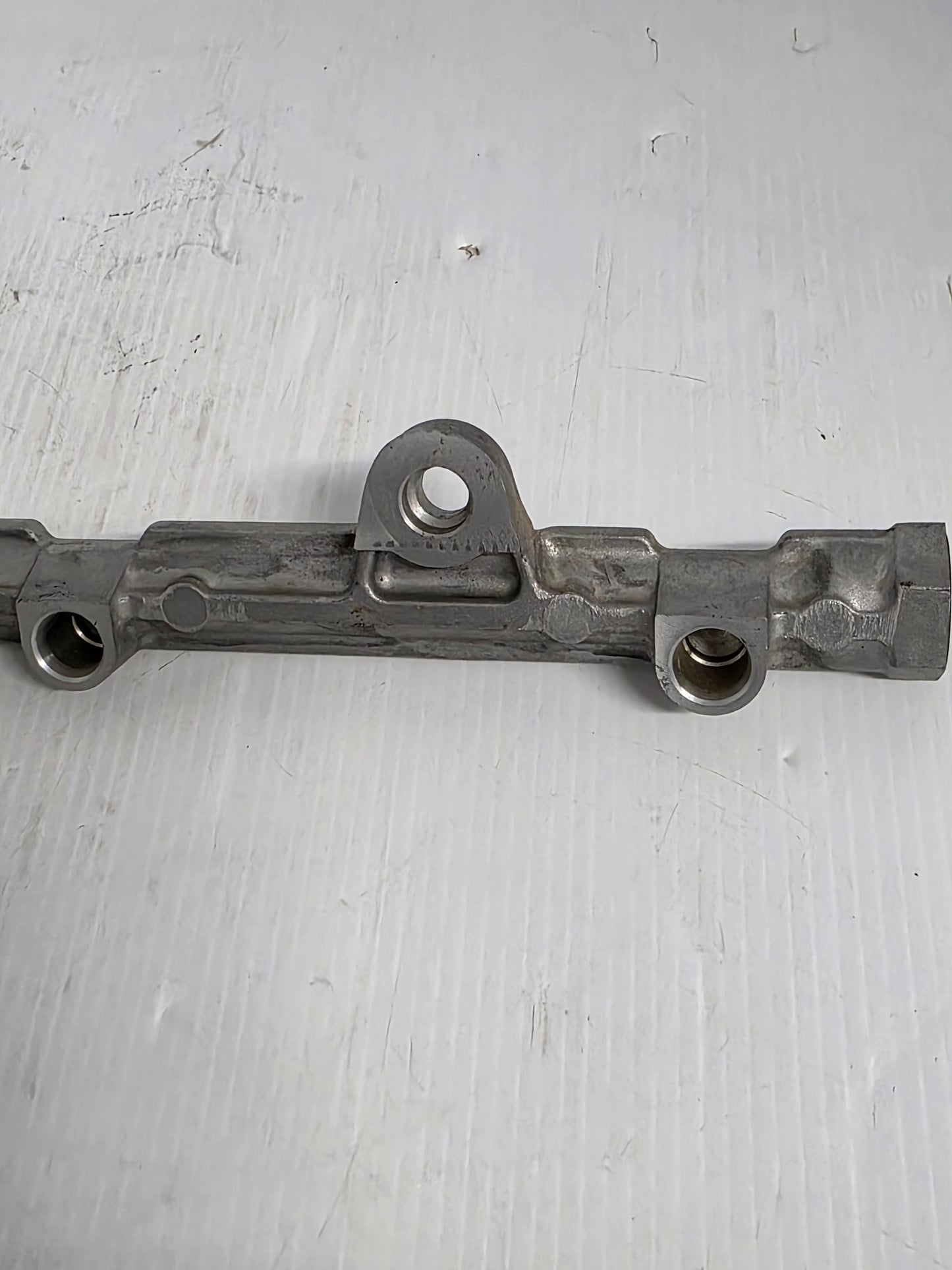15751-96J00 15710-96J00 Suzuki Fuel Rail | Genuine Used Part