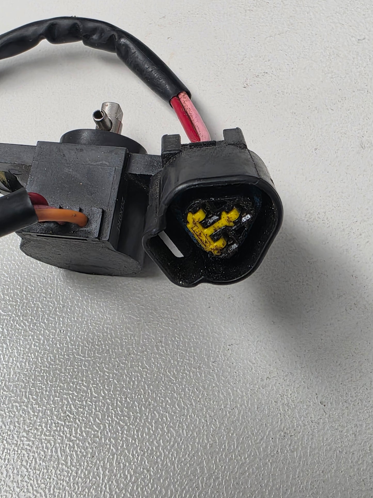 61A-85885-00-00 Yamaha Z200 Throttle Position Sensor | Genuine Used Part