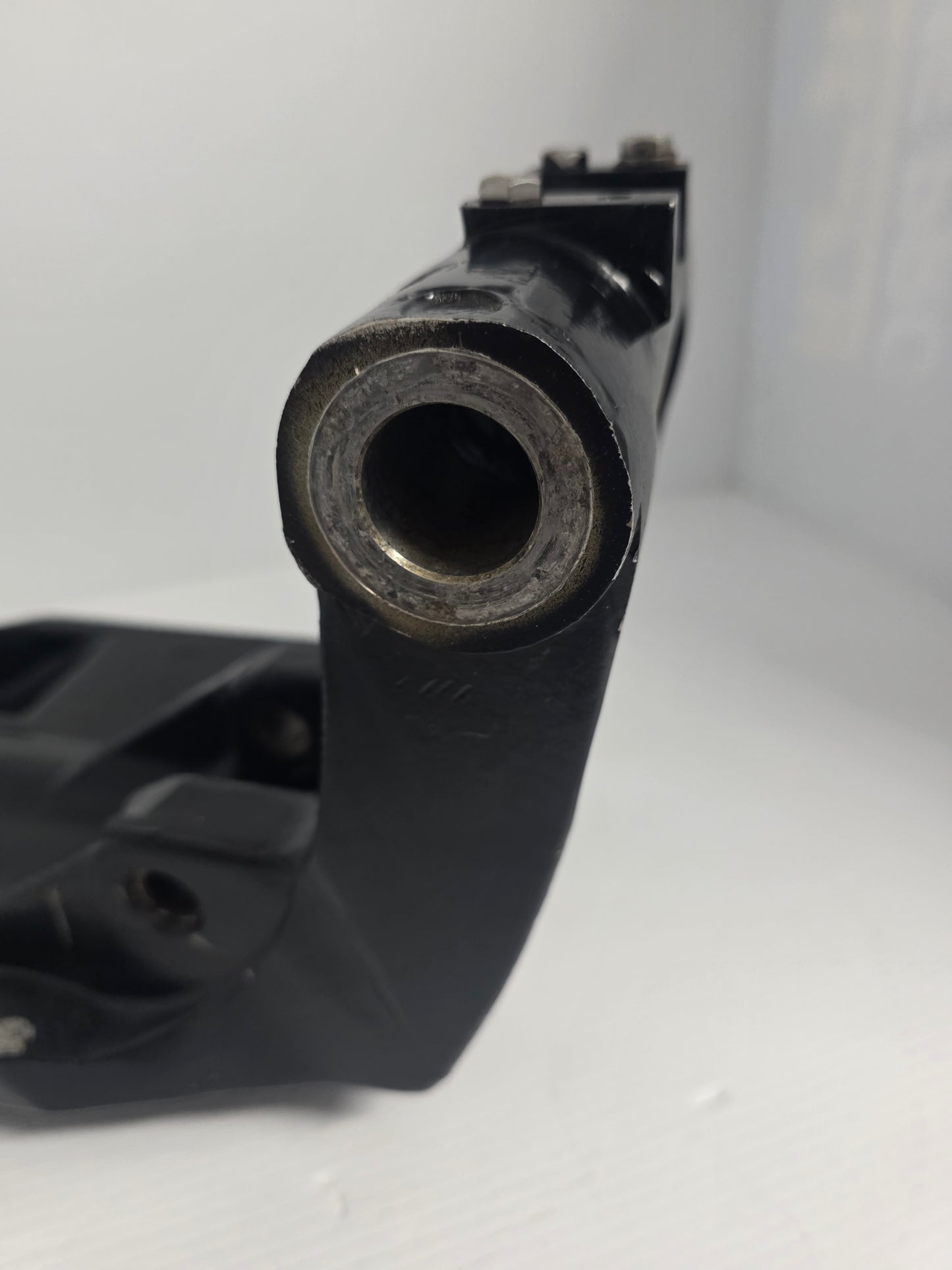 818904T1 8M0220957 Mercury Swivel Bracket | Genuine Used Part