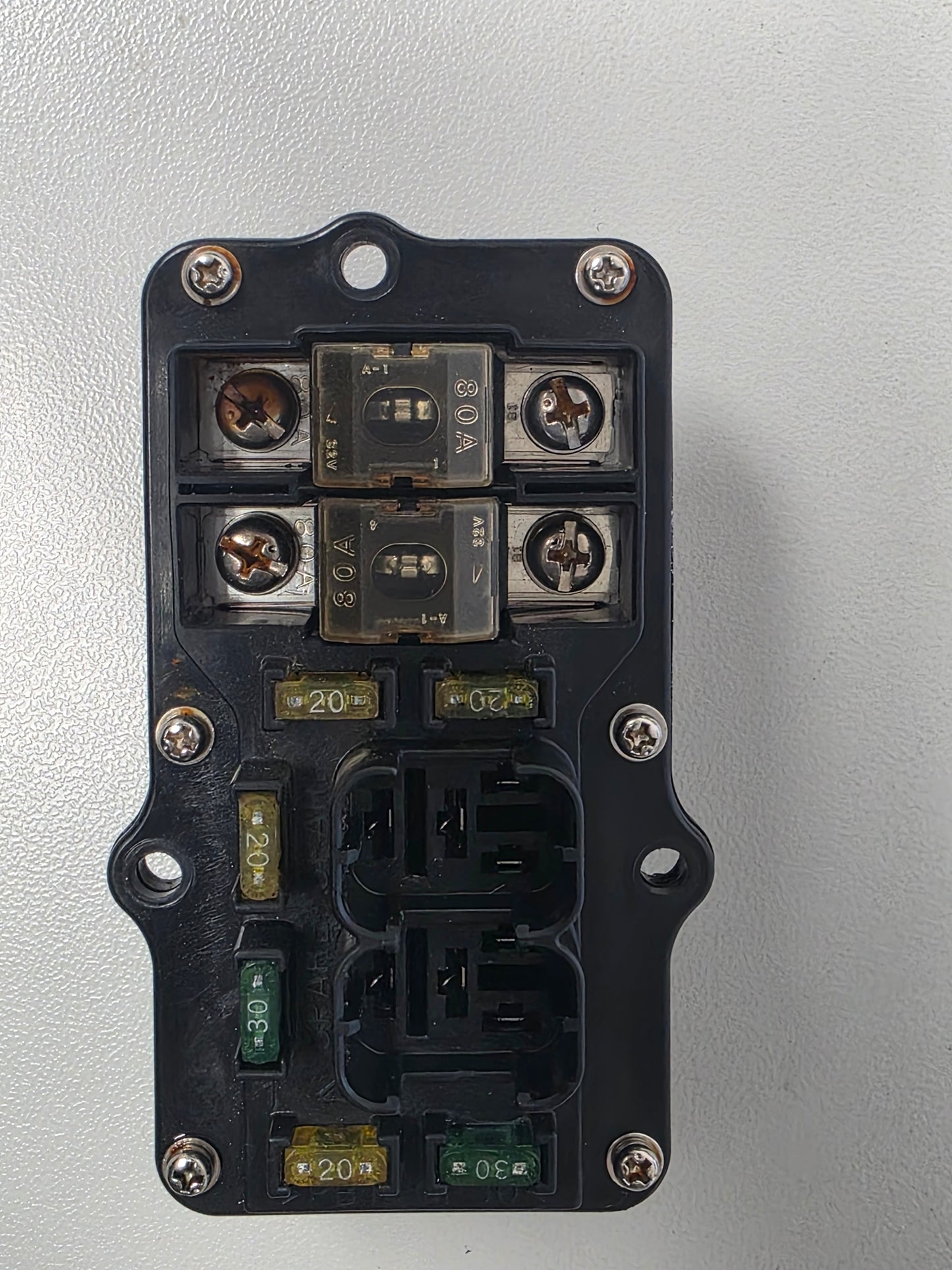 68F-82170-01-00 68F-82170-01-00 Yamaha Z200 Fuse Box Assy | Genuine Used Part