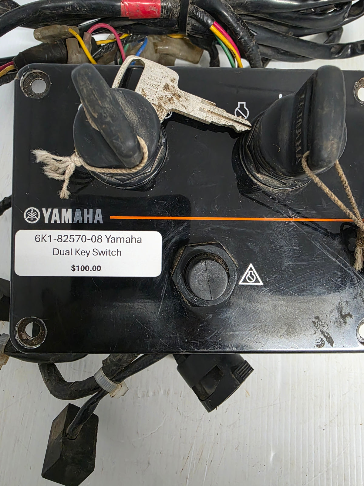 6K1-82570-08 Yamaha Dual Key Switch With Key | Genuine Used Part - photo 7 of 13