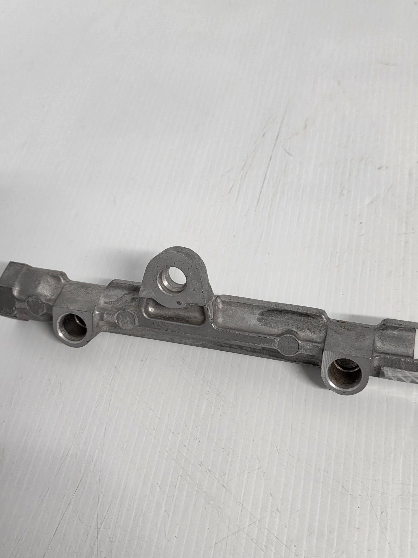 15751-96J00 15710-96J00 Suzuki Fuel Rail | Genuine Used Part