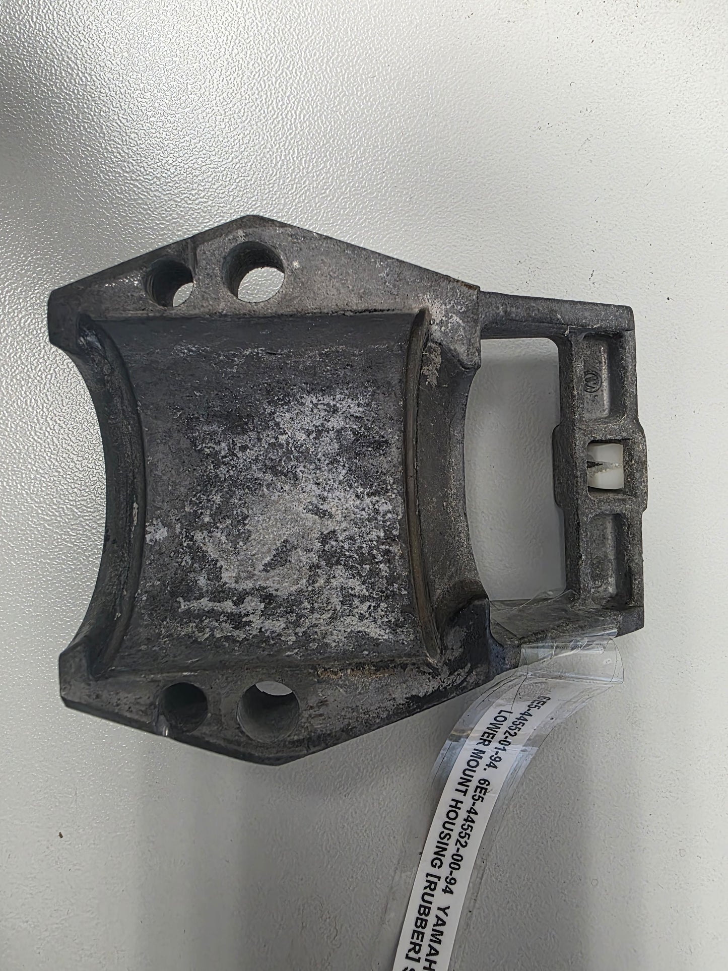 6E5-44552-01-94 6E5-44552-00-94 Yamaha 115CETO Lower Mount Housing (Rubber) | Genuine Used Part