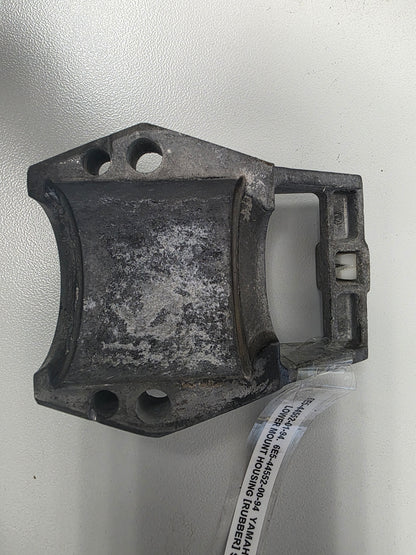 6E5-44552-01-94 6E5-44552-00-94 Yamaha 115CETO Lower Mount Housing (Rubber) | Genuine Used Part