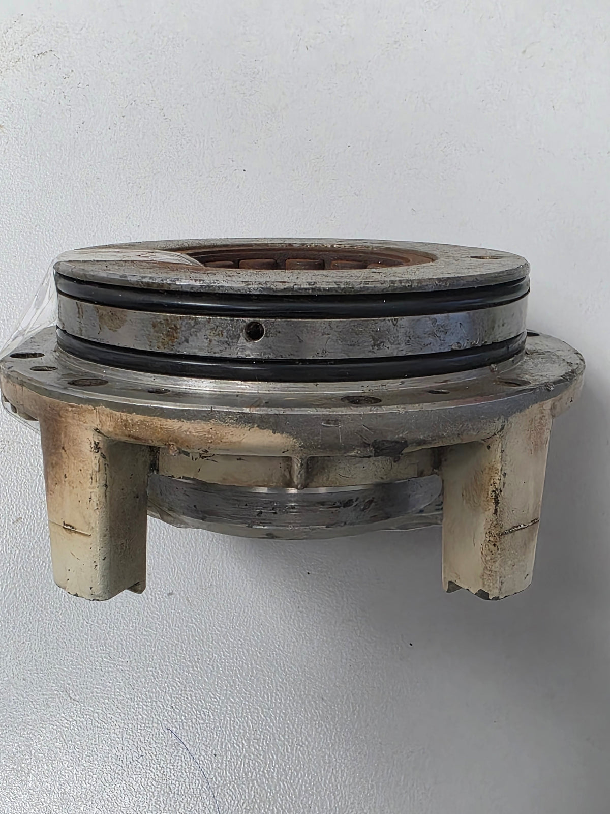 0582628 0387432 Johnson 90HP Crank & Head Bearing Assy | Genuine Used Part - photo 3 of 4