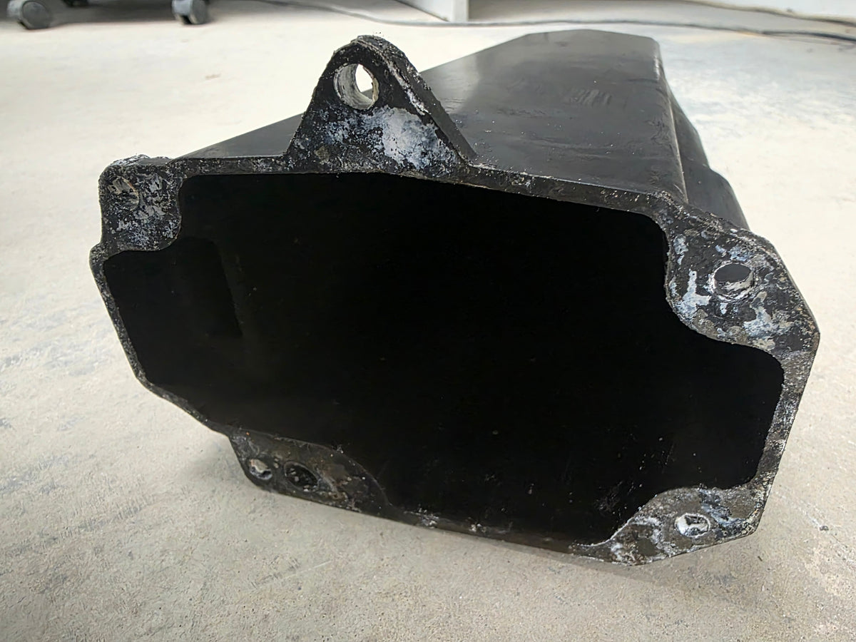 0355128 Evinrude E30 Inner Exhaust Housing | Genuine Used Part - photo 4 of 5