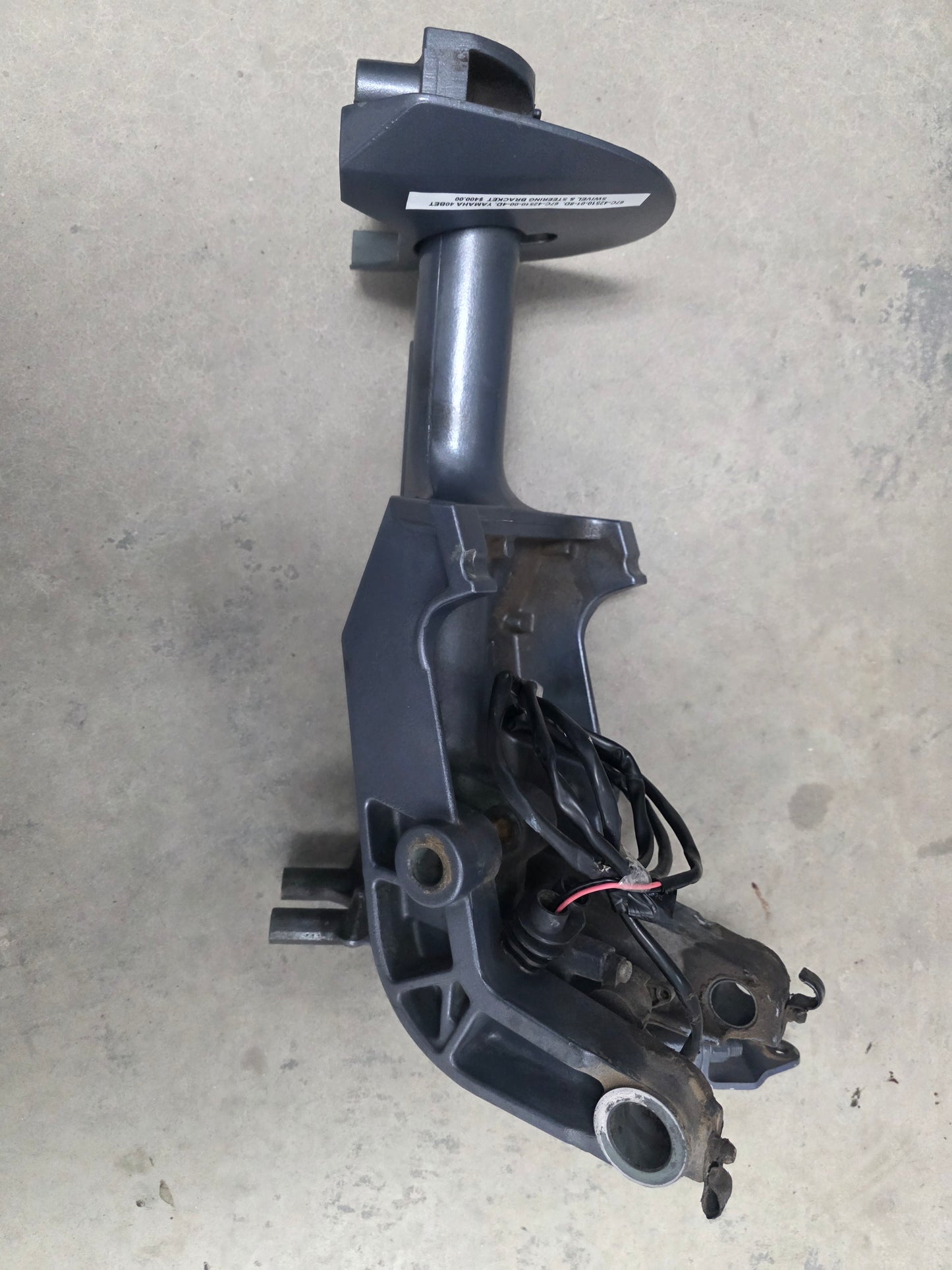 67C-42510-01-8D 67C-42510-00-4D Yamaha 40BET Swivel & Steering Bracket | Genuine Used Part