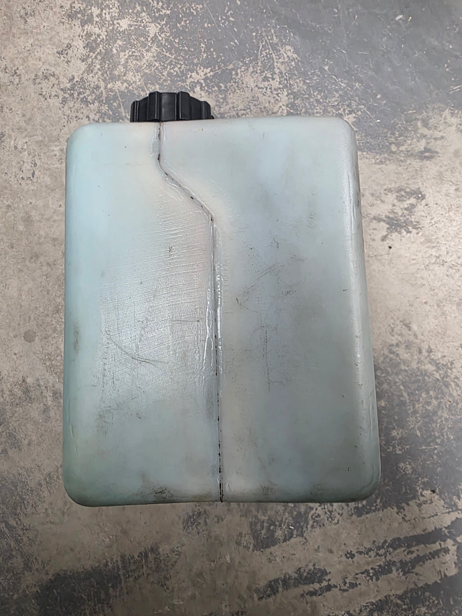 6E5-21708-05-00 Yamaha Oil Tank Assy 115HP | Genuine Used Part - photo 3 of 4