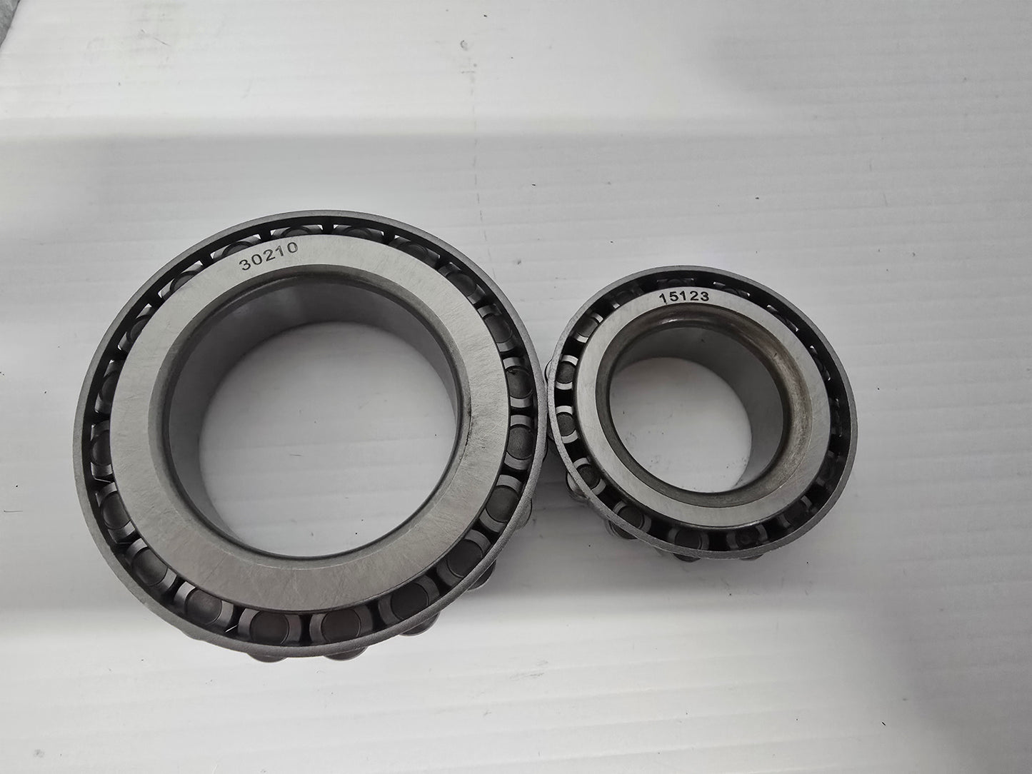 1909 Dunbier Disc Hub 16mm x 6 Stud, Inc bearings & seal.L/Cruiser Mackay A1318G