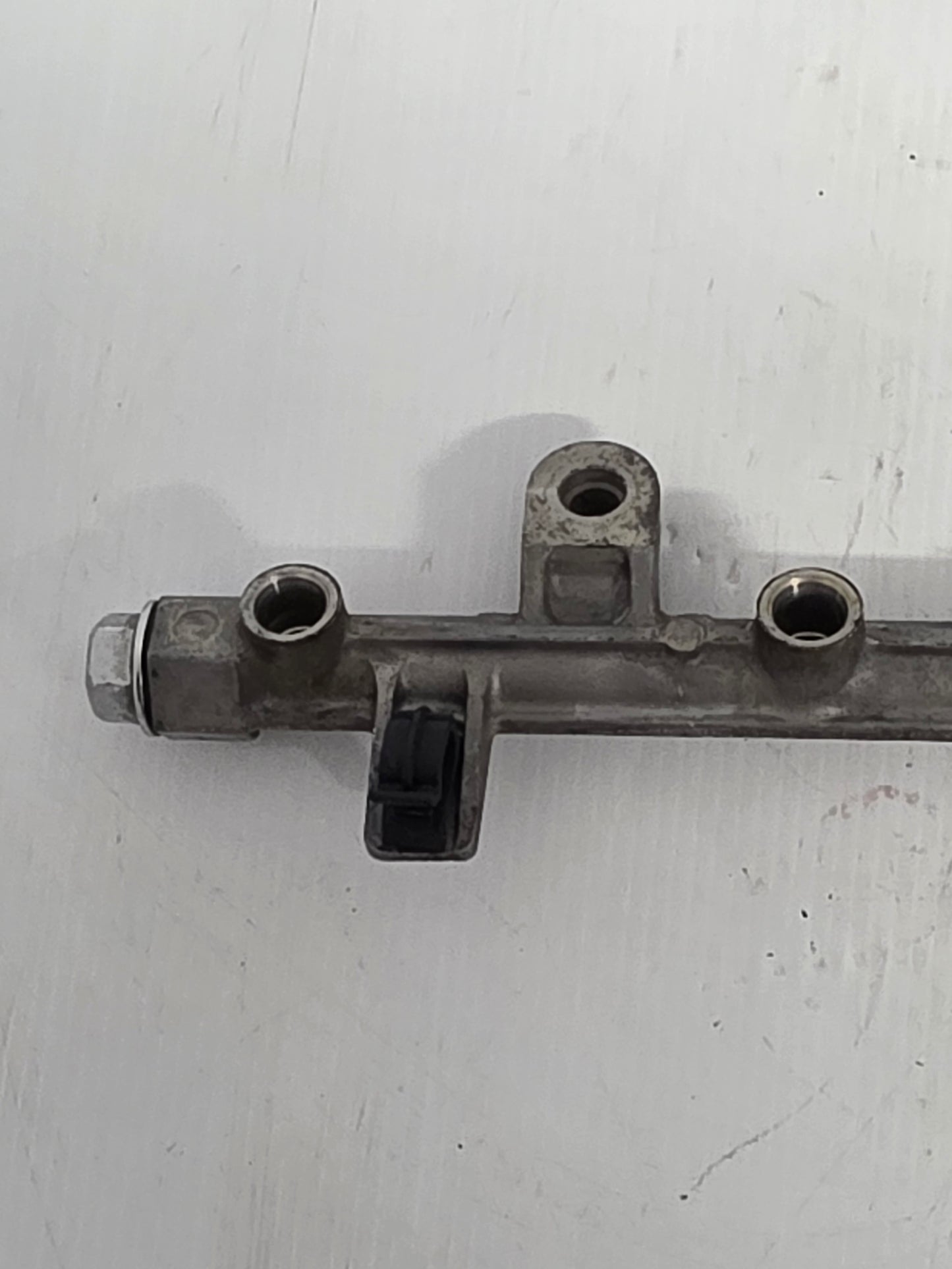 15751-99E00 Suzuki Fuel Rail | Genuine Used Part
