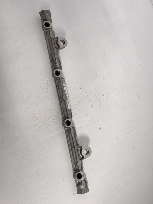 15751-96J00 15710-96J00 Suzuki Fuel Rail | Genuine Used Part