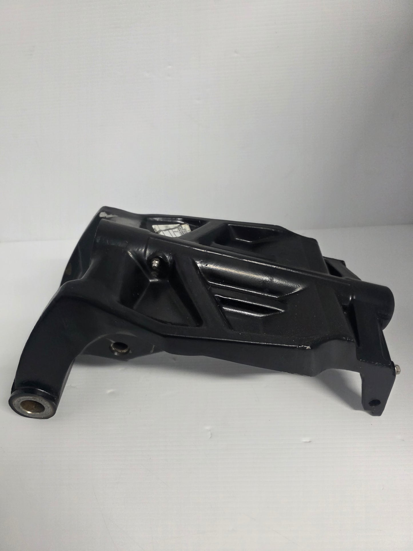 818904T1 8M0220957 Mercury Swivel Bracket | Genuine Used Part