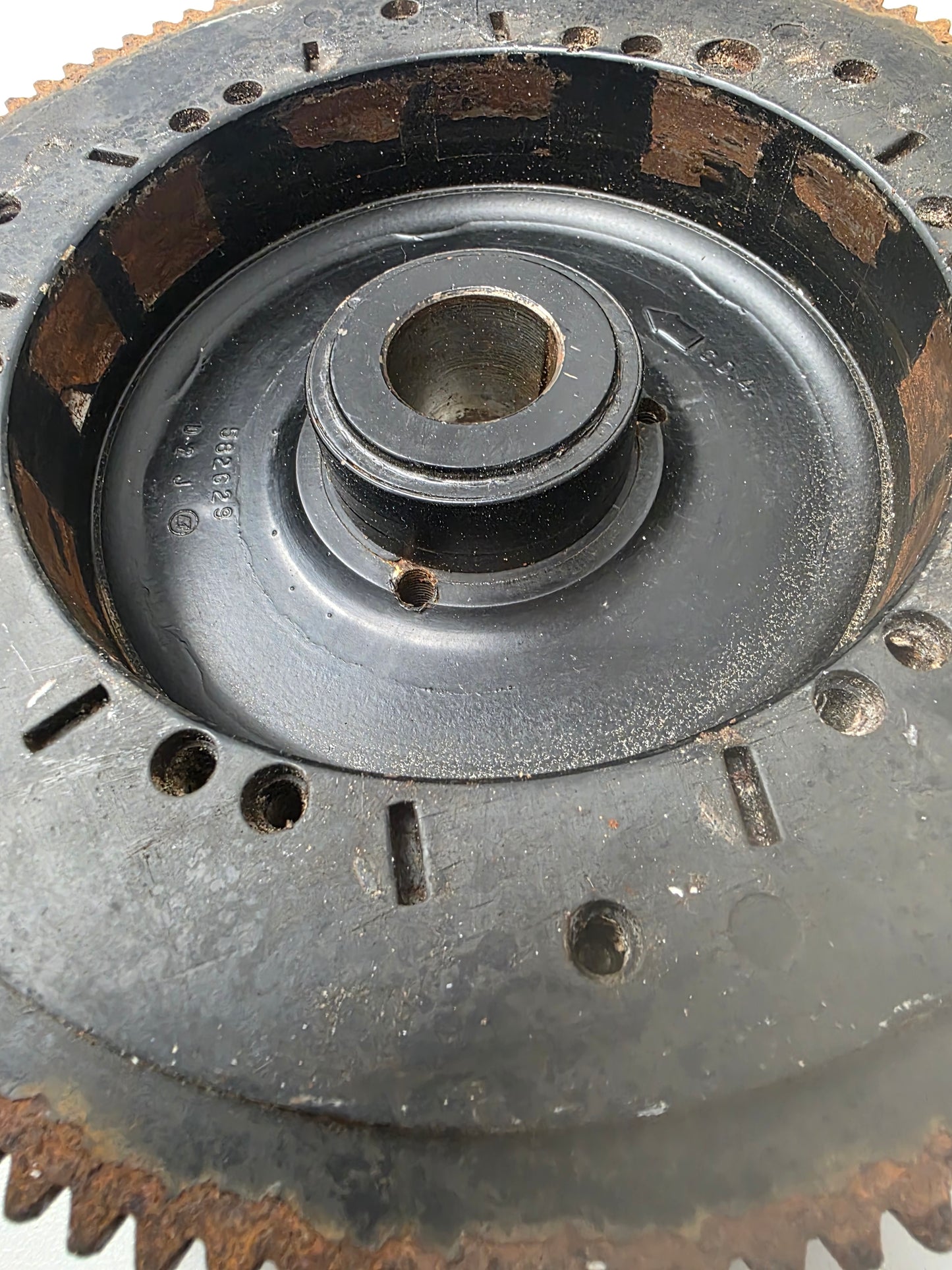 0582628 0582629 Johnson 90HP Flywheel Assy | Genuine Used Part