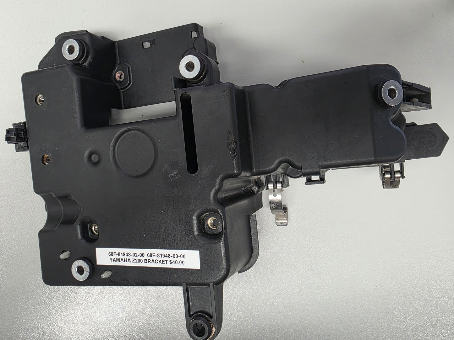 68f-81948-02-00 68f-81948-00-00 Yamaha Z200 Bracket | Genuine Used Part