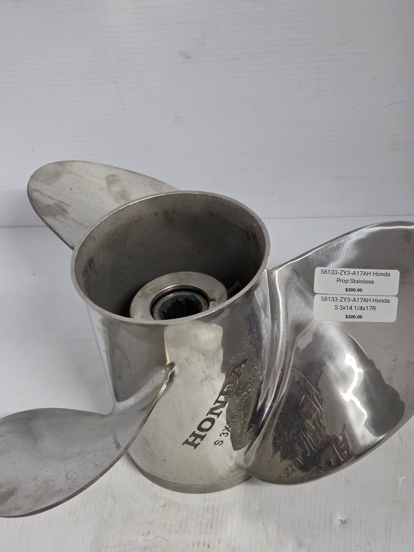58133-ZY3-A17AH Honda 14 1/4 x 17 RH Stainless Steel Propeller – BF115–BF250 15 Spline | Genuine Used Part