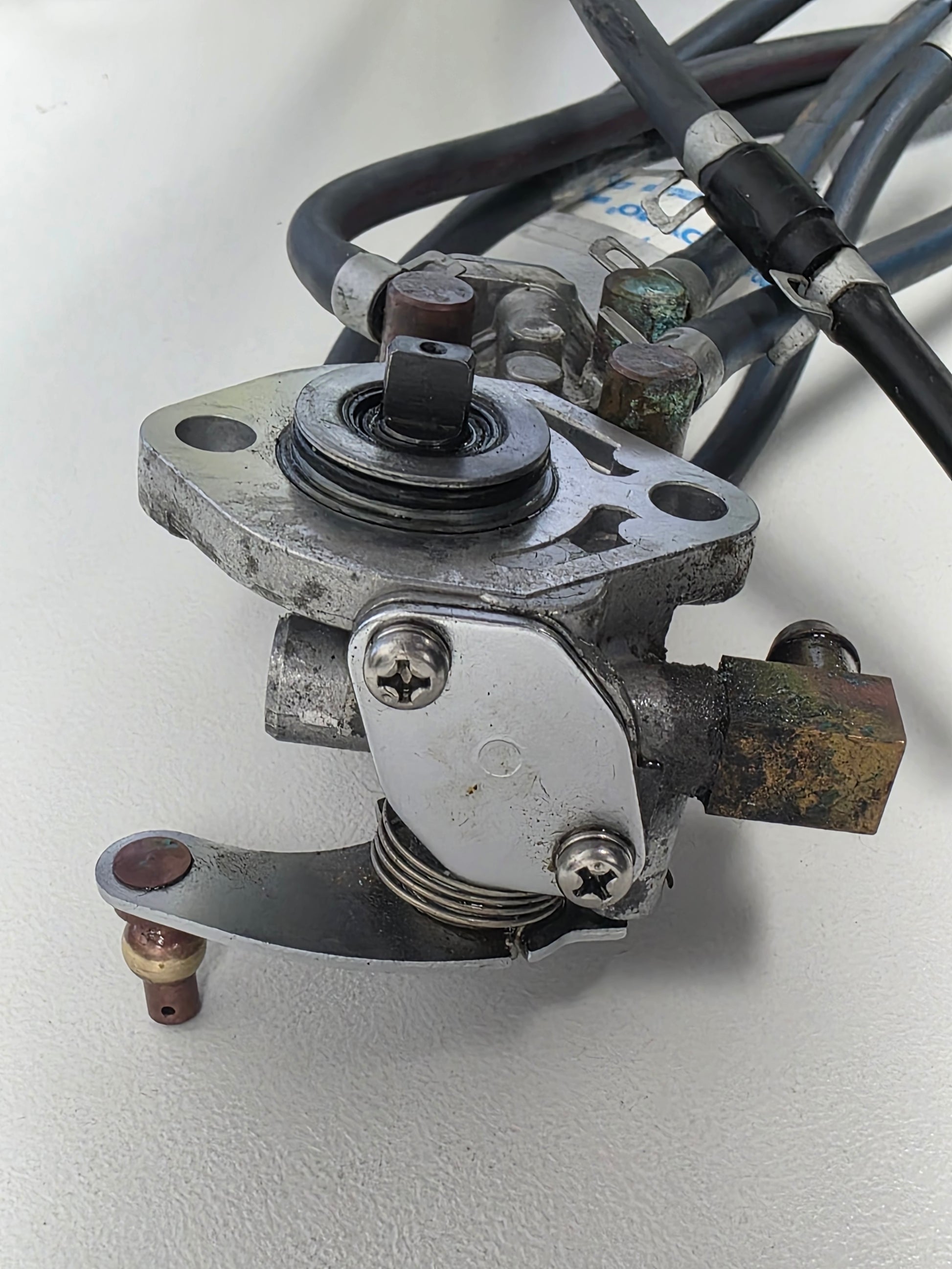 68F-13200-02-00 68F-13200-00-00 Yamaha Z200 Oil Injection Pump Assy | Genuine Used Part - photo 4 of 5
