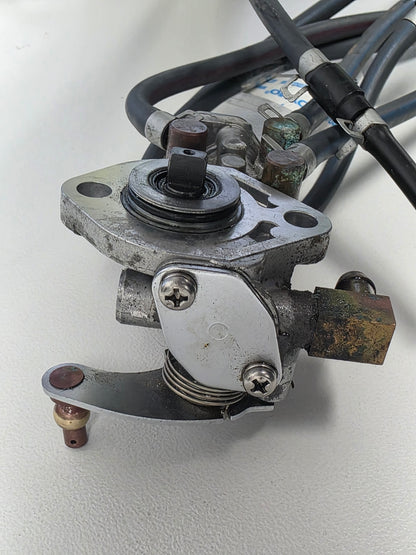68F-13200-02-00 68F-13200-00-00 Yamaha Z200 Oil Injection Pump Assy | Genuine Used Part - photo 4 of 5