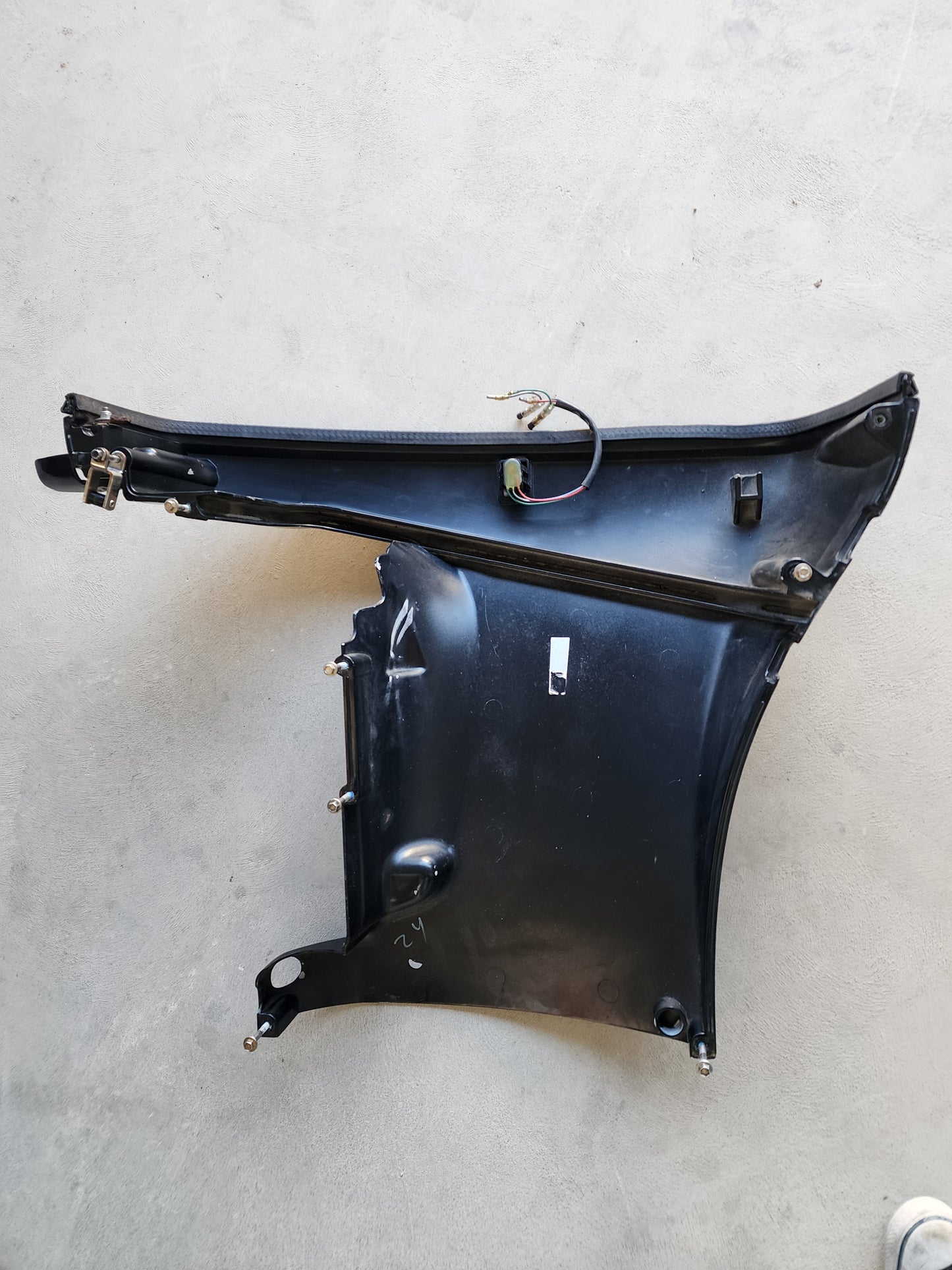 8M0119313 858743A2 Mercury Bottom Cowl STB | Genuine Used Part