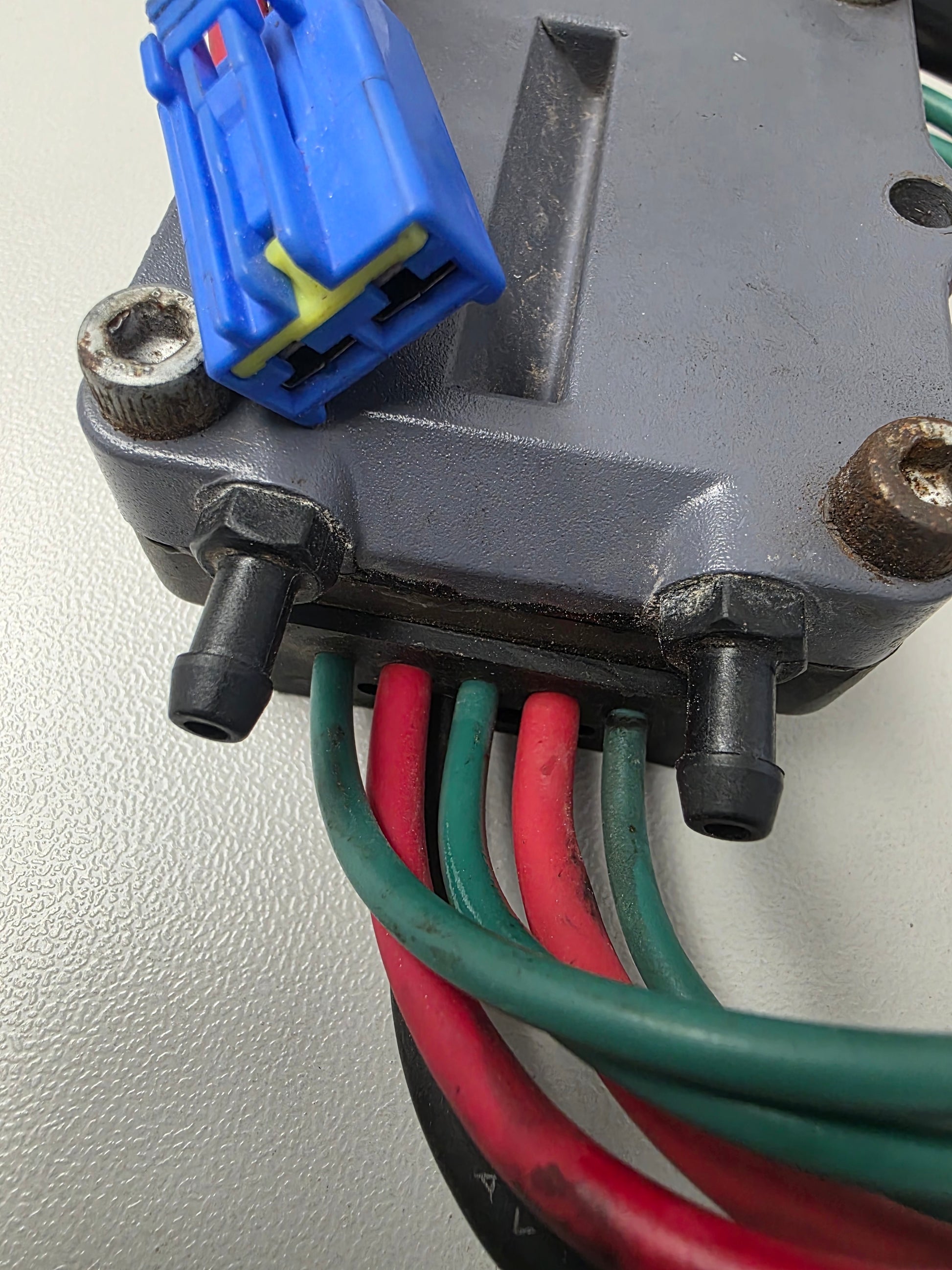 68F-81960-03-00 68F-81960-00-00 Yamaha Z200 Rectifier & Regulator | Genuine Used Part - photo 2 of 4